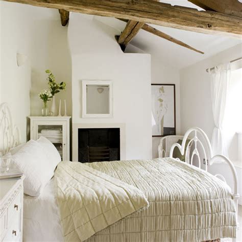 Cottage Bedroom Interior Designs | InteriorHolic.com