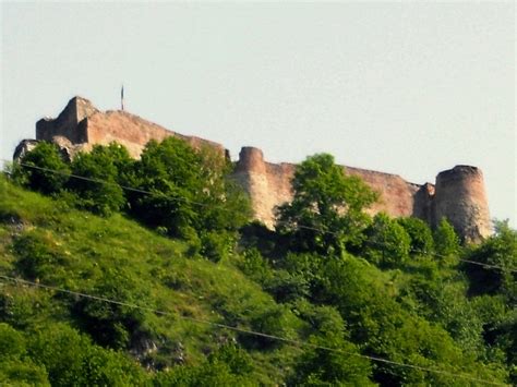 File:Poienari in Romania castle of Vlad Tepes.jpg - Wikimedia Commons