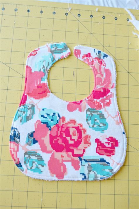 The Bigger & Better Bib Pattern | Diy baby bibs pattern, Baby bibs patterns, Baby bib tutorial