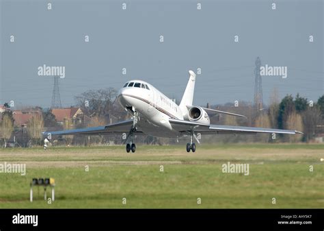 Private commuter jet takes off Gulfstream Stock Photo - Alamy