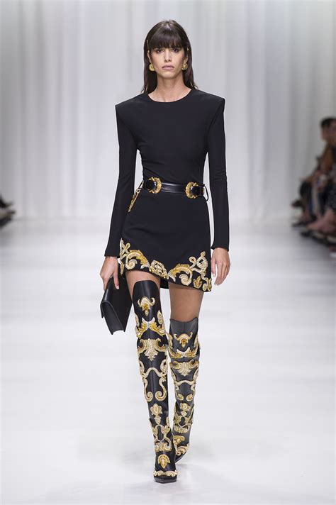 VERSACE US | High Fashion Luxury Clothing & Accessories | Runway fashion, Fashion outfits ...