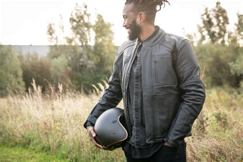 O blusão da moto, equipamento de proteção. Como escolher bem?