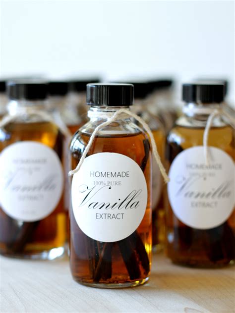 homework: a creative blog: GOOD TASTE: Homemade Vanilla Extract & Free Printable Labels