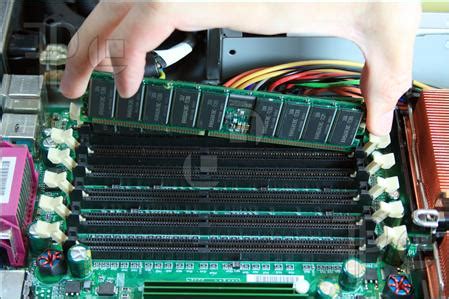 Mother Board User Guide: Installing Memory Modules