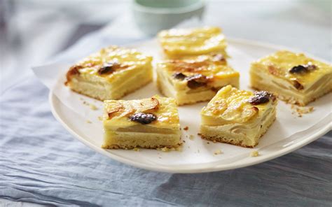 Recipe - Sour Cream Apple Slice - Dairy Australia