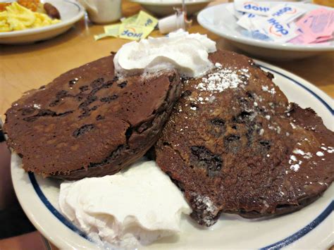 chocolate chip pancakes ihop calories