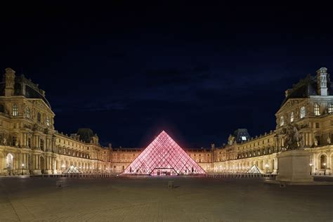 A Night at the Louvre | Uncrate