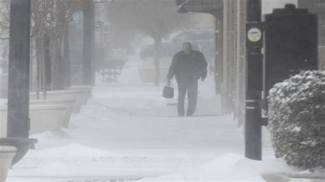 Blizzard warning in effect as major winter storm moves across the country