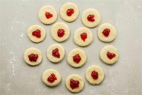 Hanukkah Jelly Doughnuts Recipe (Sufganiyot)