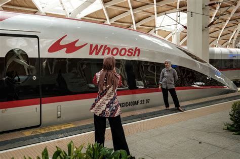 Whoosh, le premier train à grande vitesse indonésien, construit par la Chine