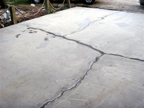 How to Repair Concrete Driveway Cracks | Dengarden