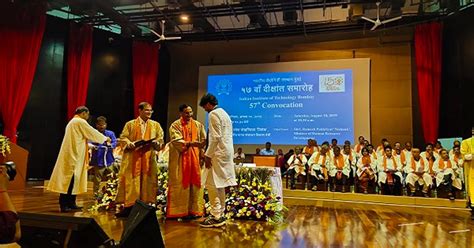 IIT Bombay Sets New Trend For Convocations: Students Go Traditional ...