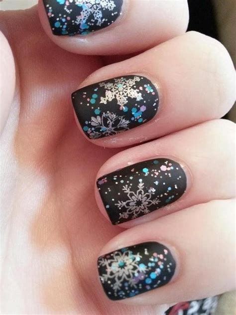 35 Snowflake Nail Art Ideas - nenuno creative