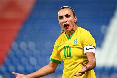 Qual é a maior jogadora de futebol feminino de todos os tempos?