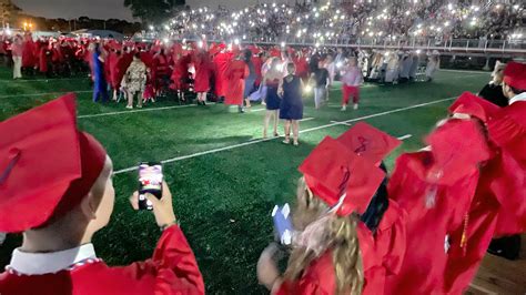 Fort Walton High School graduation ceremony faces power outage