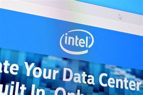 Intel Corporation (NASDAQ:INTC): Top Tech Stock for Income Investors?