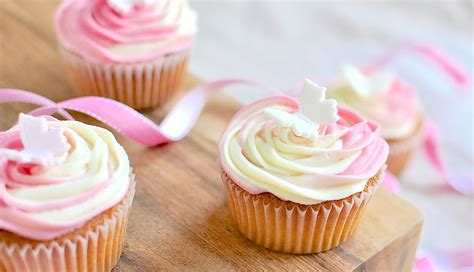 Strawberry swirl cupcakes - Queen Fine Foods