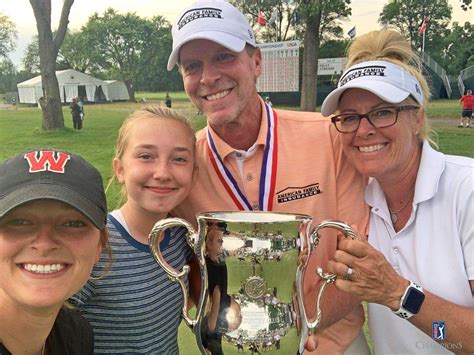 Steve Stricker & family with trophy | | wisconsin.golf