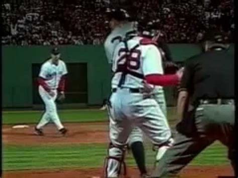 TIM WAKEFIELD KNUCKLEBALL IN SLOW MOTION - YouTube