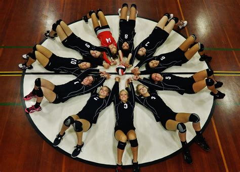 Volleyball Team Picture Pose Ideas Volleyball Team Pictures, Volleyball ...