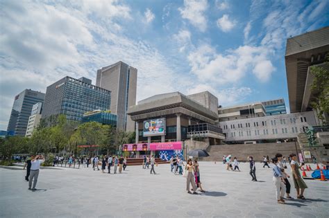 Gwanghwamun Square - Seoul Metropolitan Government