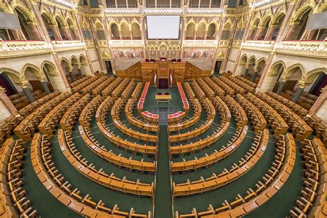 Impressive Empty Hungarian Parliament in Pictures – Fubiz Media