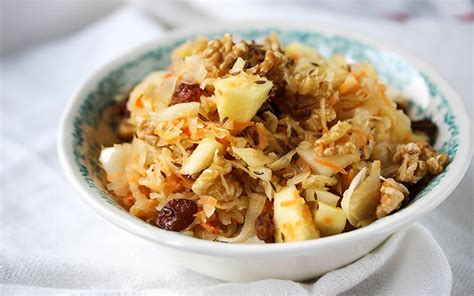 Sauerkraut Salad With Apples and Walnuts [Vegan] | Saurkraut recipes ...