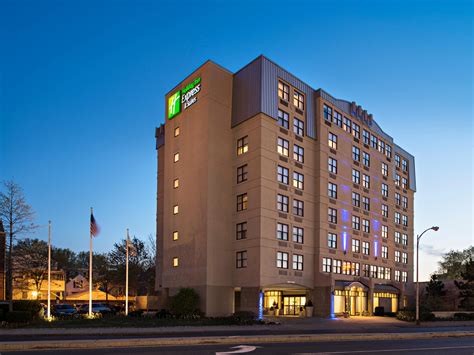 Holiday Inn Express & Suites Boston - Cambridge Hotel by IHG