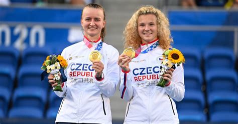 Tokyo 2020: Krejcikova, Siniakova sweep to women's doubles gold medal