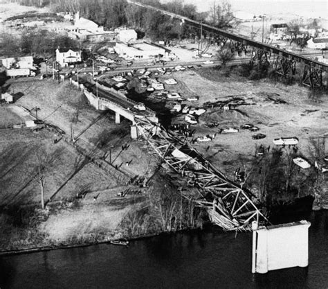 Point Pleasant Bridge Disaster: Collapse of the Eyebar-Chain Suspension ...