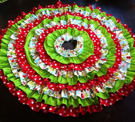 Ruffled Christmas Tree Skirt | Christmas tree skirt, Christmas crafts, Christmas