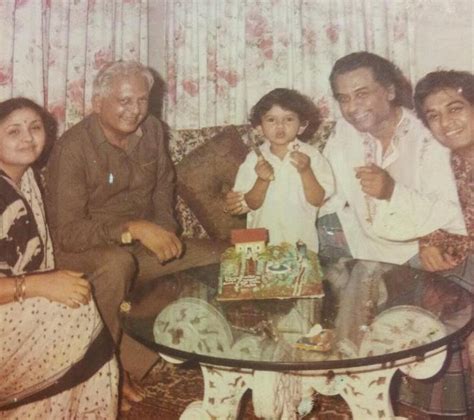 Kishorekumar with his family / Kishore Kumar - Bollywood Photos