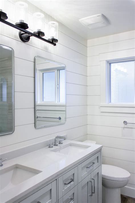 20+ White Shiplap Wall Bathroom – DECOOMO