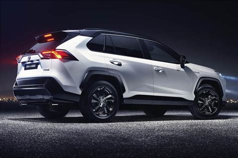 Toyota's Mid-Sized SUV For India: Toyota RAV4 - GaadiKey