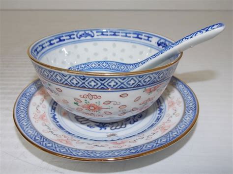 SET OF 6 VINTAGE CHINESE PORCELAIN SOUP BOWLS & SPOONS