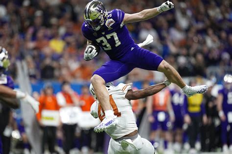 Alamo Bowl 2022: No. 12 Washington Huskies keep No. 20 Texas' rushing game in check, wins Alamo ...