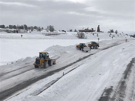 KUVR - I-80 Wyoming could be closed through Tuesday night