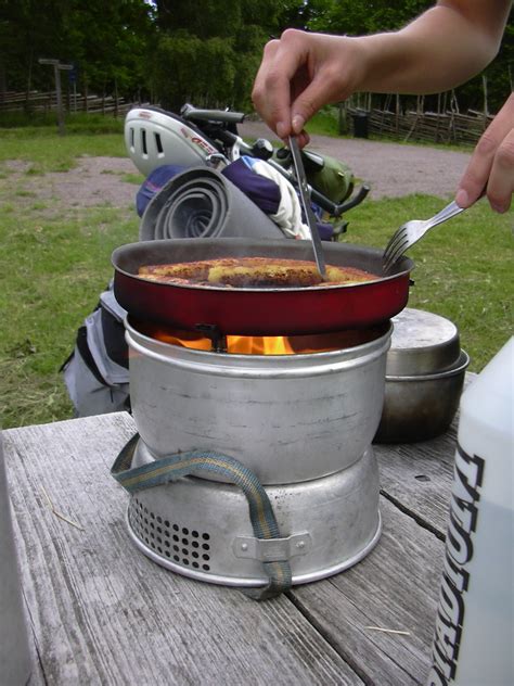 File:Trangia cooking.jpg - Wikimedia Commons