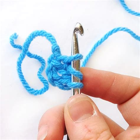 How to Crochet the Foundation Double Crochet Stitch - The Loopy Lamb