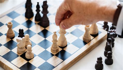 Five Great Games to Play With Your Elderly Loved Ones - Companions For ...