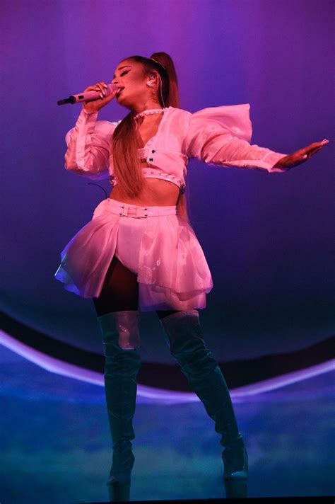 Ariana Grande - Performs Live at the "Sweetener World Tour" in London ...