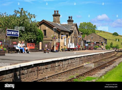 Oakworth Railway Station, Keighley and Worth Valley Railway, Oakworth ...