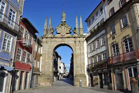 Guimarães: Guided Day Tour with Lunch and Drinks | GetYourGuide