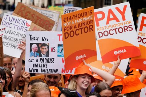New deal could end strike action by top hospital doctors in England