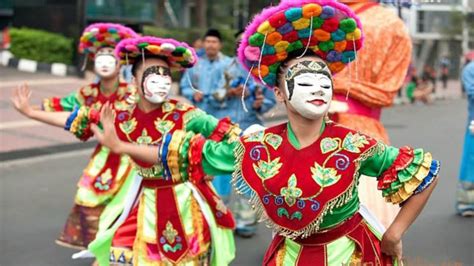 [Lengkap] Tari Topeng Betawi: Sejarah, Pola, Fungsi, Kostum + Video