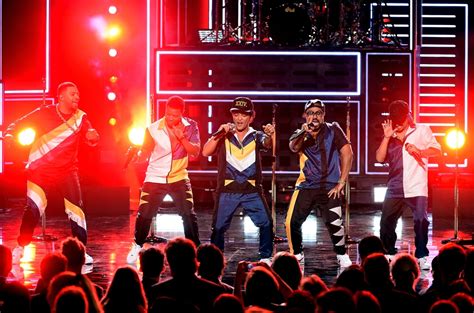 Bruno Mars Performs '24K Magic' at the 2016 AMAs: Watch | Billboard