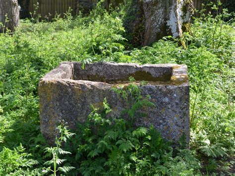 An 18th century stone trough | BADA