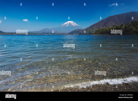 Lake Motosu and Mount Fuji Stock Photo - Alamy