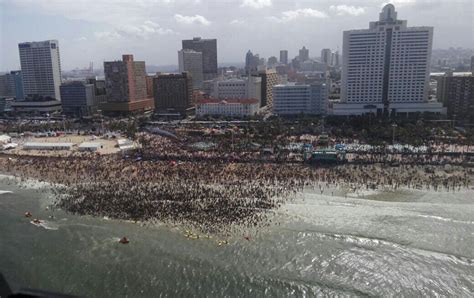 Photos: Holidaymakers Flock to Durban Beaches over Long Weekend ...