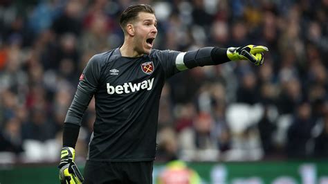 Liverpool transfer news: Former West Ham goalkeeper Adrian makes Anfield switch